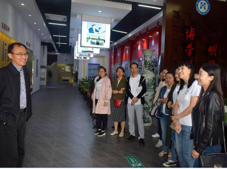 http://www.pzhu.edu.cn/__local/4/AD/C6/12FC8AD3C548469D057414B1DDE_6D021B4D_15830.png